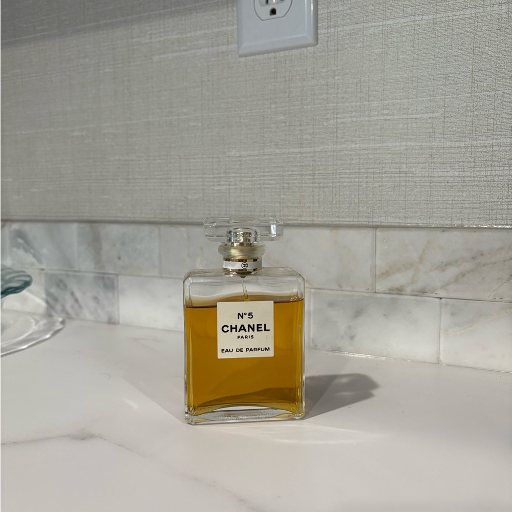 CHANEL N°5 Eau de Parfum in Clear and Gold